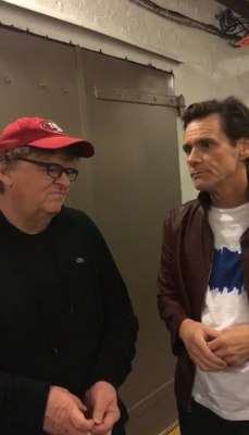 michael-moore-backstage137.jpg